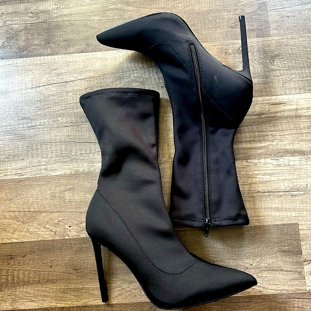 Sleek bootie
